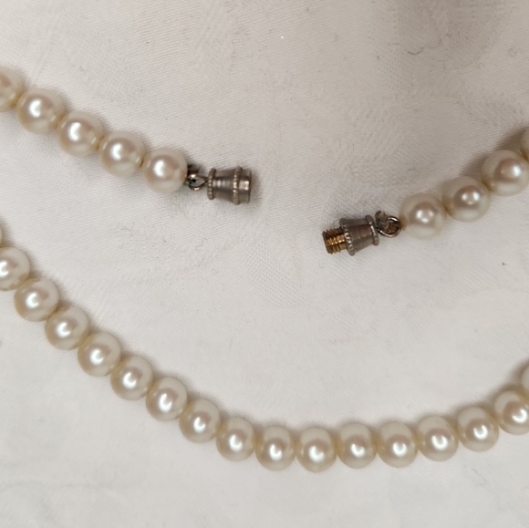 Vintage Majorica Pearl Necklace - Picture 5 of 7